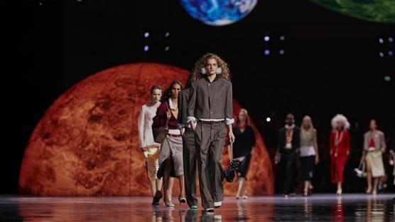 Matthieu Blazy'nin Yıldızlar Altında İlk Chanel Defilesi