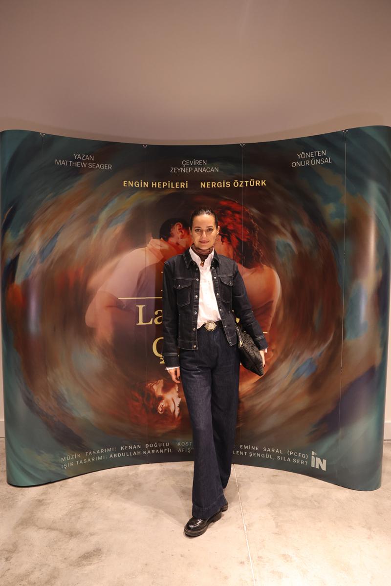 Müzik, Aşk ve Anılar Sahnede: “Elma Labrador Çimen”