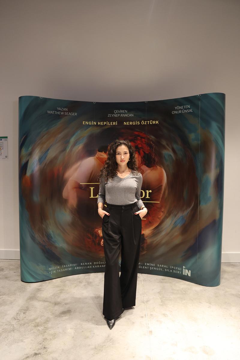 Müzik, Aşk ve Anılar Sahnede: “Elma Labrador Çimen”