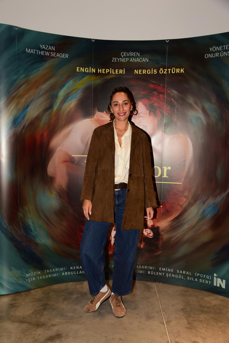 Müzik, Aşk ve Anılar Sahnede: “Elma Labrador Çimen”