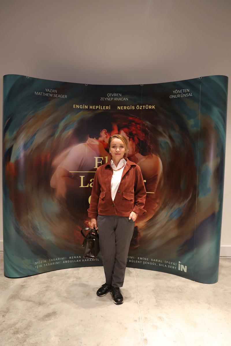 Müzik, Aşk ve Anılar Sahnede: “Elma Labrador Çimen”