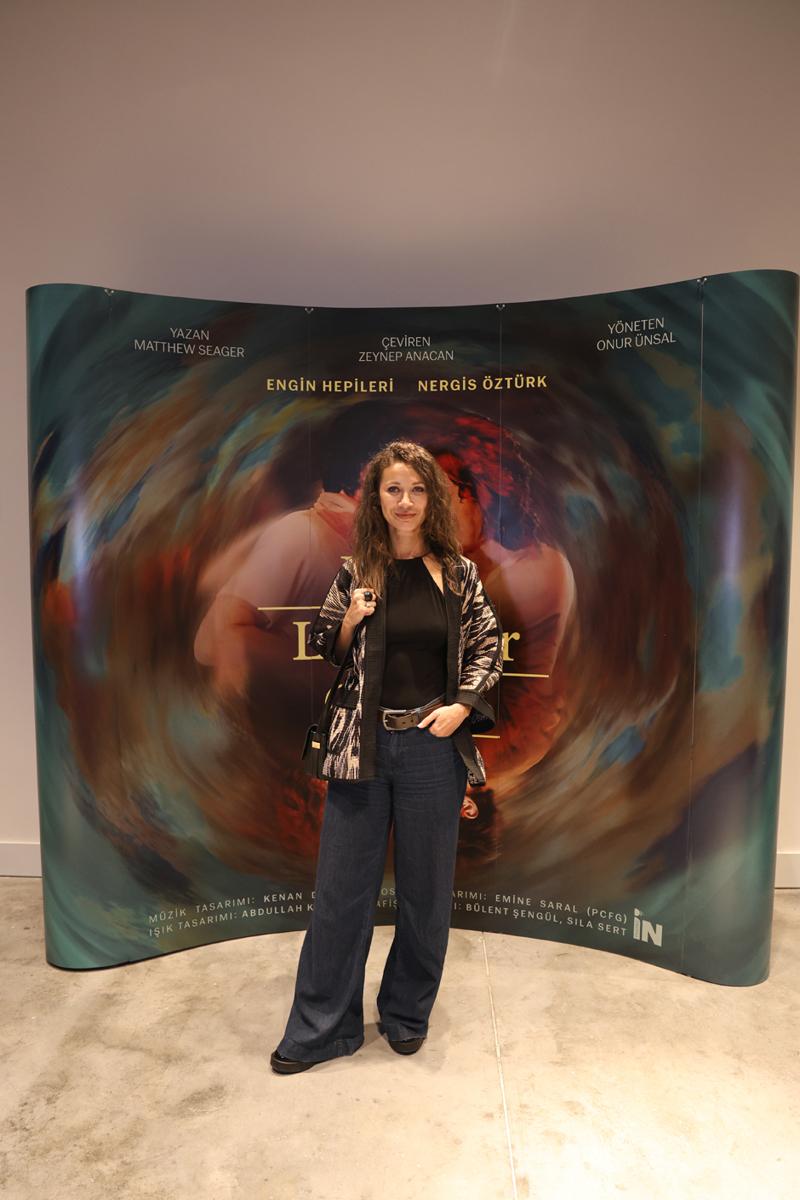 Müzik, Aşk ve Anılar Sahnede: “Elma Labrador Çimen”