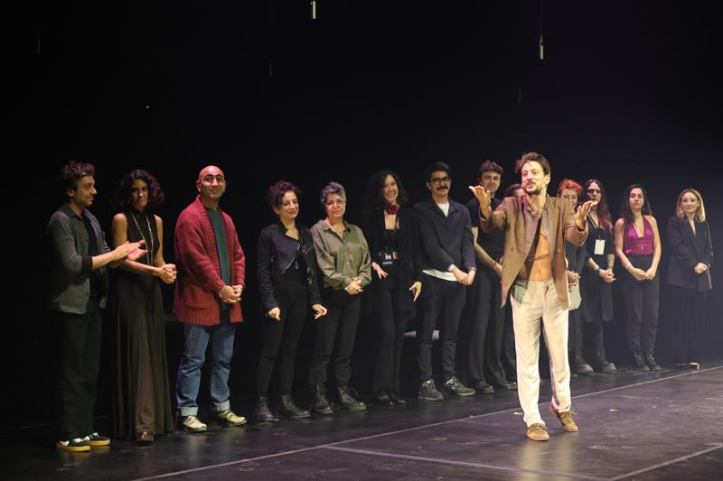 Müzik, Aşk ve Anılar Sahnede: “Elma Labrador Çimen”