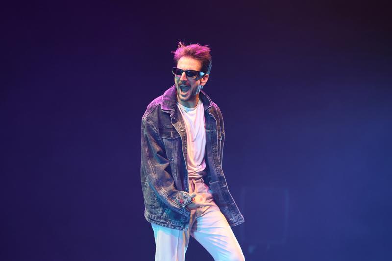 Müzik, Aşk ve Anılar Sahnede: “Elma Labrador Çimen”