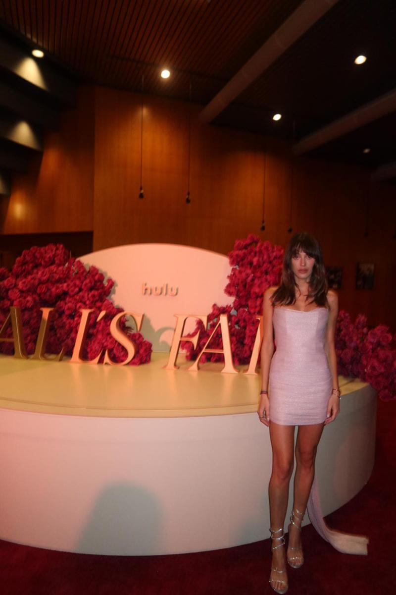 "All's Fair" Prömiyerinde Kırmızı Halının Yıldızları