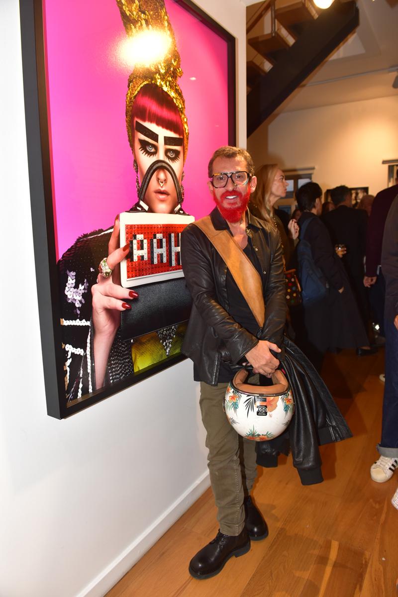 Nihat Odabaşı'ndan Gizlenme Temalı Sergi: "No Photo Please"