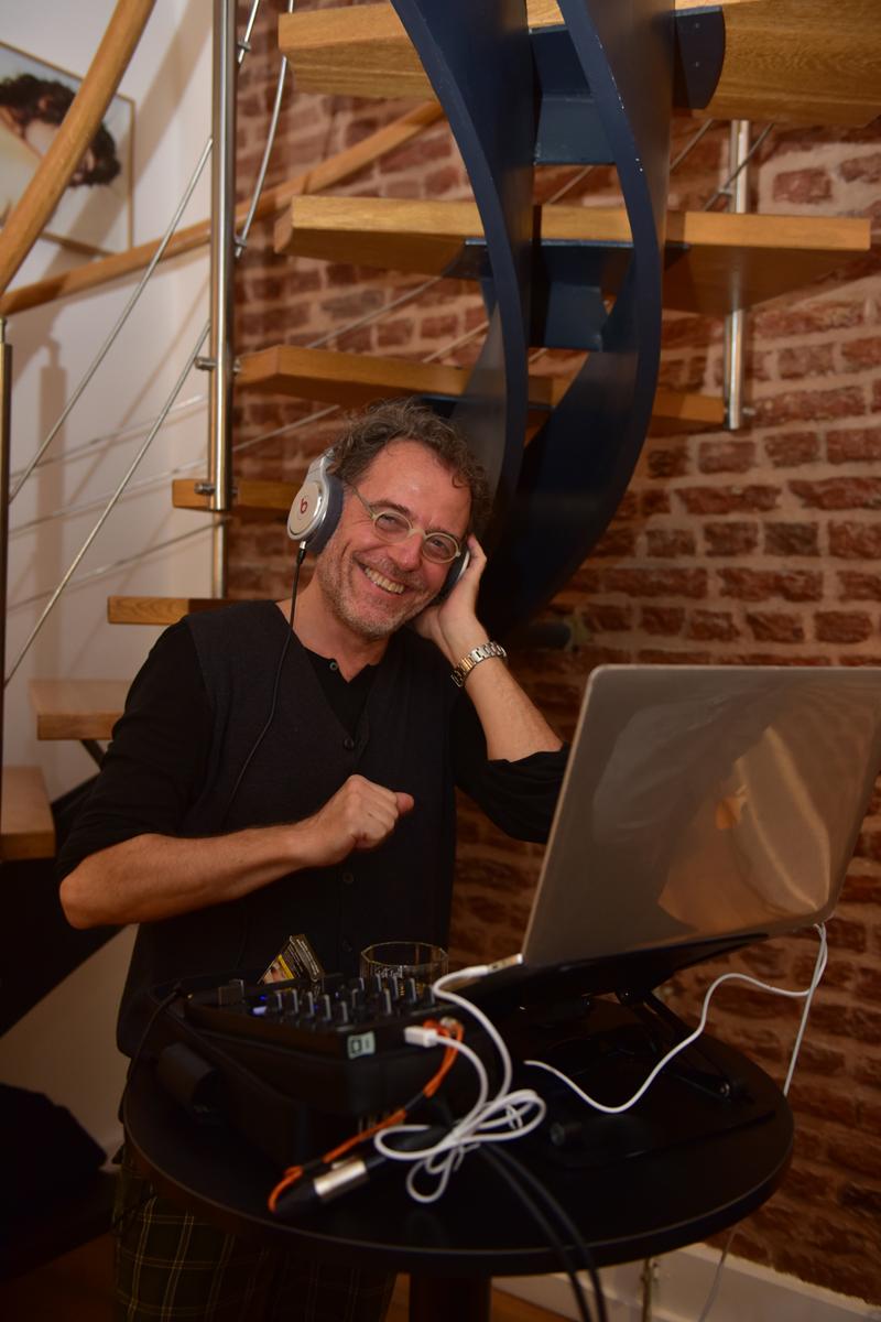 Nihat Odabaşı'ndan Gizlenme Temalı Sergi: "No Photo Please"