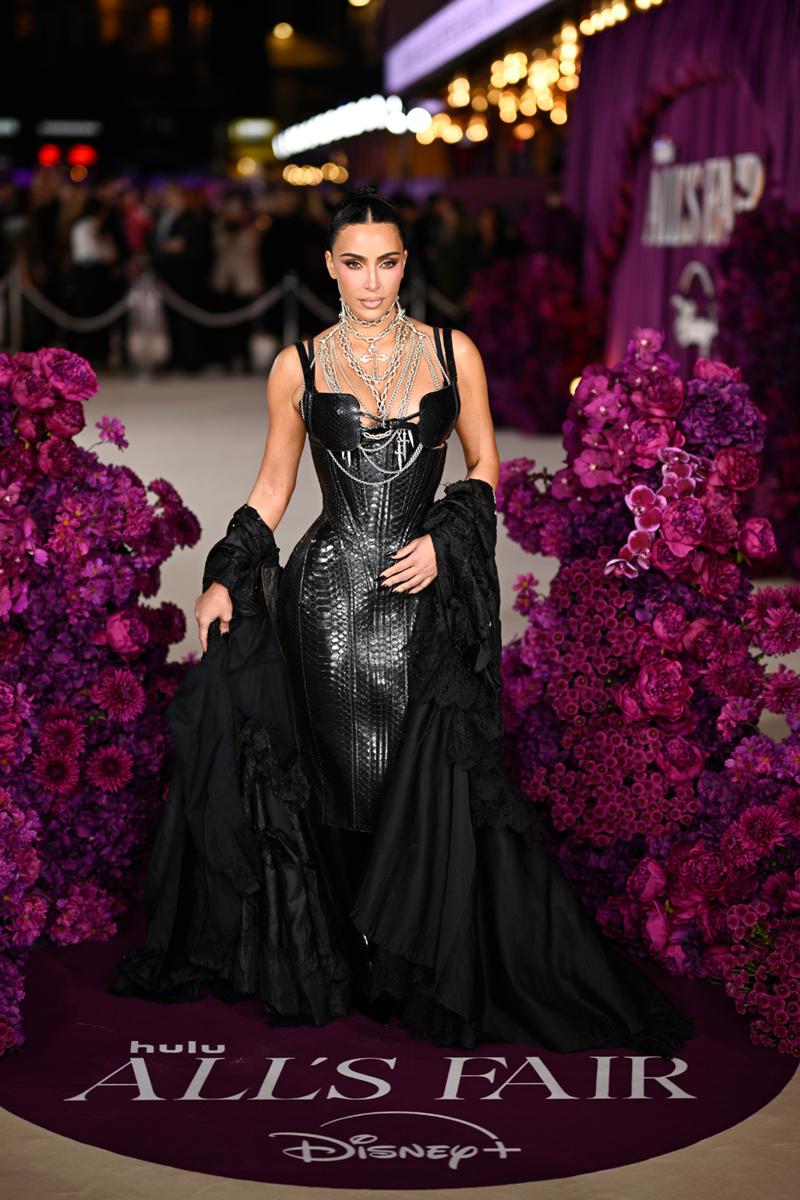 Kim Kardashian'ın "All's Fair" Stili