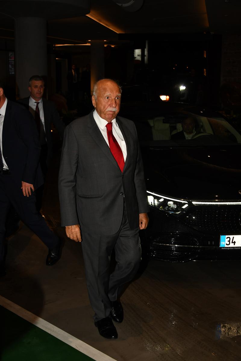 Mustafa V. Koç Anısına