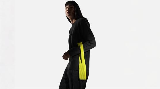 Issey Miyake ve Apple ile Teknoloji Odağında Moda Deneyimi