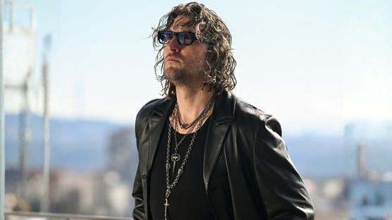 Ustalık ve Işığın Kesişiminde