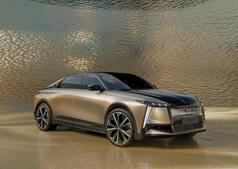 2025'te Yollara Çıkacak Lüks Arabalar: En Prestijli Modeller