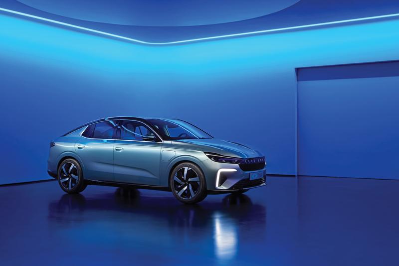 2025'te Yollara Çıkacak Lüks Arabalar: En Prestijli Modeller