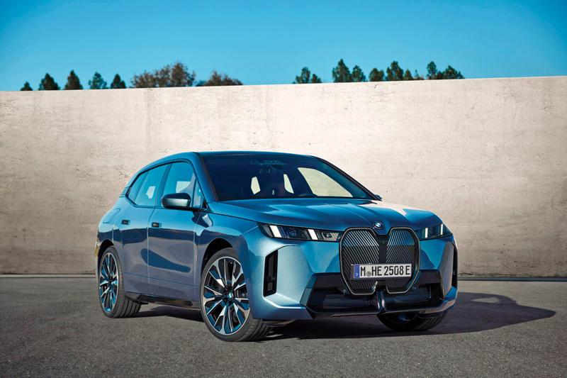 2025'te Yollara Çıkacak Lüks Arabalar: En Prestijli Modeller