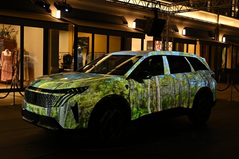 Peugeot E-5008 Sanat Eserine Dönüştü