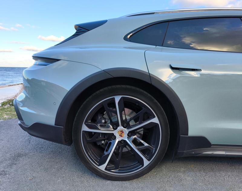 Porsche Taycan 4 Cross Turismo Hakkında Bilmeniz Gereken Herşey