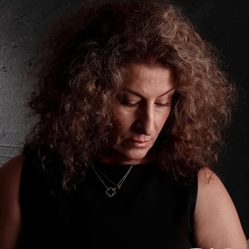 Porselenin İzinde: Tuba Önder Demircioğlu ile “Karşılaşma” Üzerine