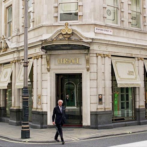 Lüksün Yeni Dönemi: Prada, Versace'yi Resmen Satın Aldı!