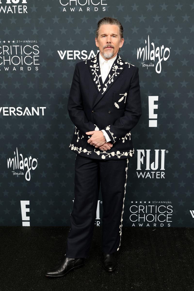 2026 Critics' Choice Ödülleri: En İyi Kırmızı Halı Görünümleri