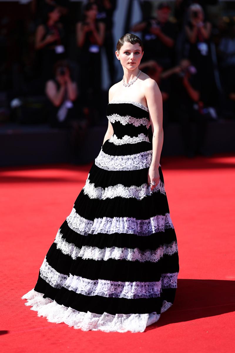 2025 Venedik Film Festivali: En İyi Kırmızı Halı Görünümleri