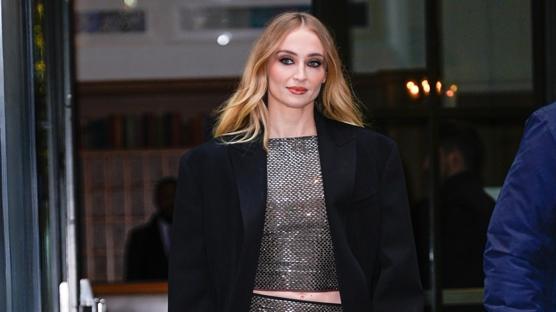 Sophie Turner ile Sokakta Ofis Şıklığı