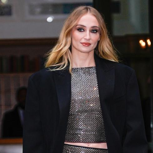 Sophie Turner ile Sokakta Ofis Şıklığı
