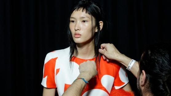 2026'da Post Minimalist Moda: Renkler ve Psikedelik Detaylar