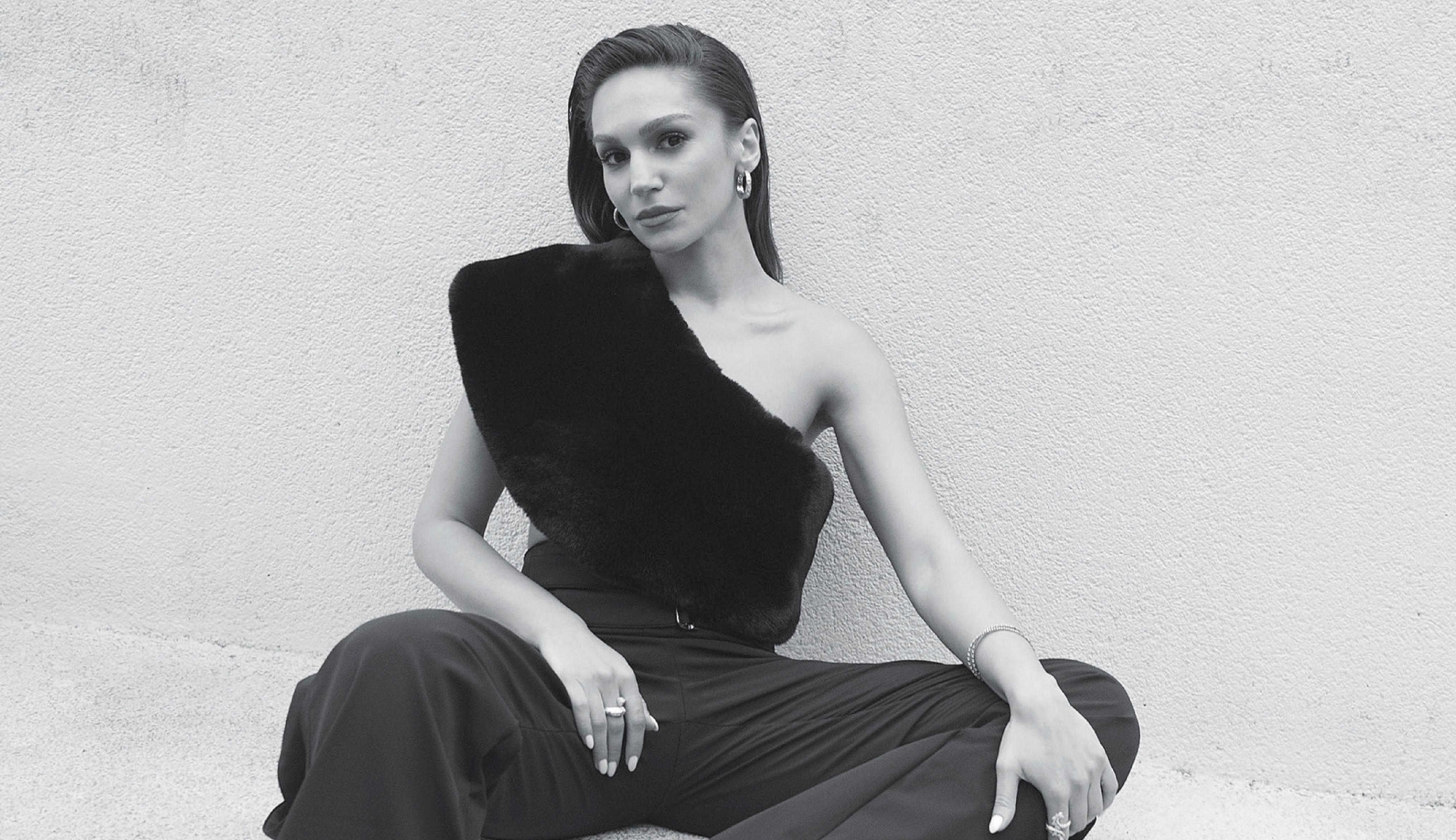 Uzak Bir Şehirden Kendi Merkezine: Sahra Şaş