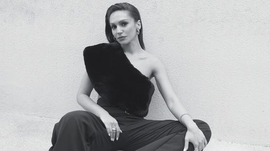 Uzak Bir Şehirden Kendi Merkezine: Sahra Şaş