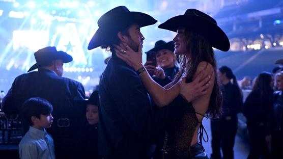 Modern Bir Kovboy Masalının Sonu: Bella Hadid ve Adan Banuelos Ayrıldı