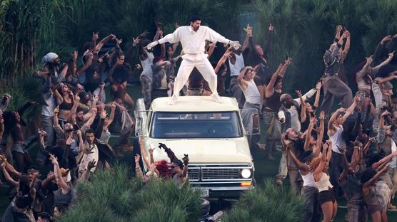 Super Bowl 2026: Bad Bunny'li Halftime Show ve Yıldızlarla Dolu Bir Gösteri