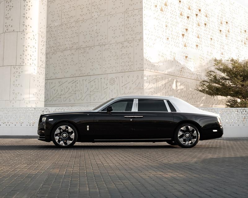 Rolls-Royce Phantom Arabesque: Lazer İşlemeli Motor Kaputu Tasarımı