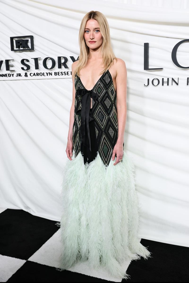 Carolyn Bessette'in Stil Mirası Sarah Pidgeon'la Güncelleniyor