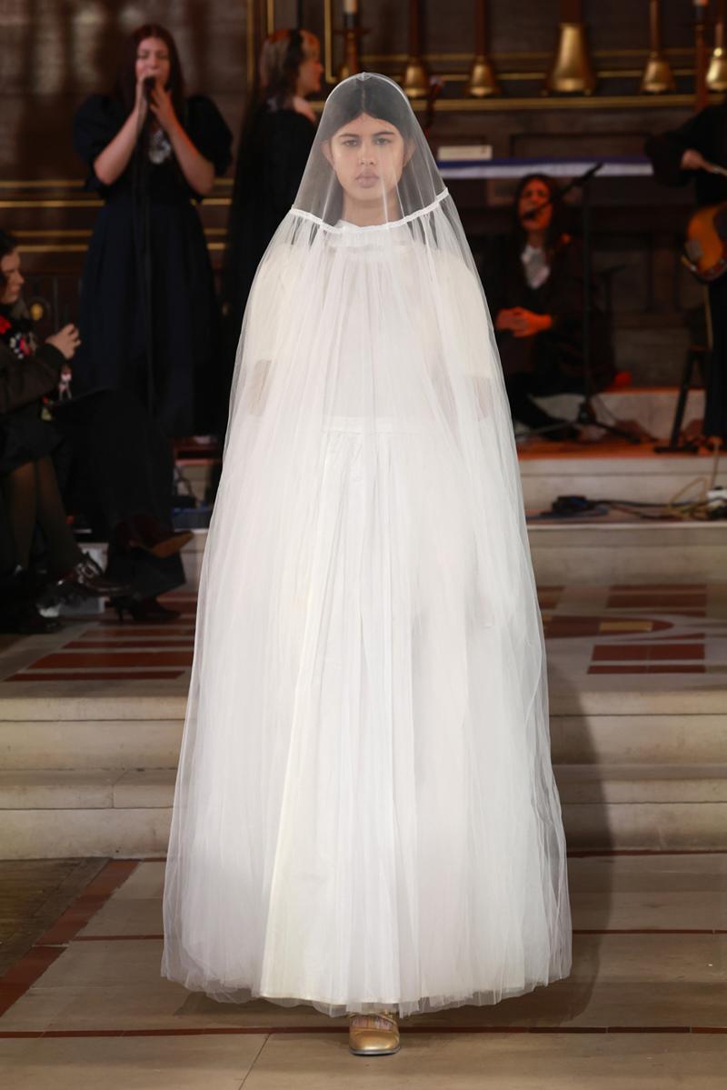 Londra'da Bora Aksu Romantizmi