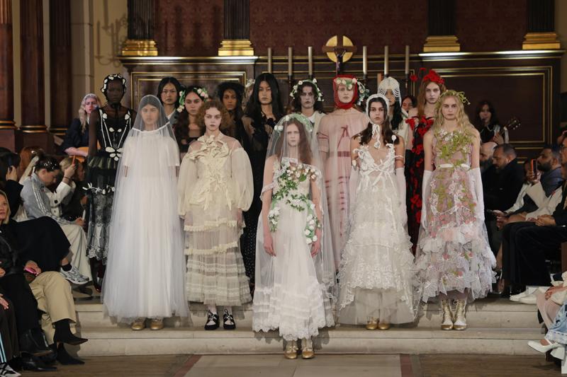 Londra'da Bora Aksu Romantizmi