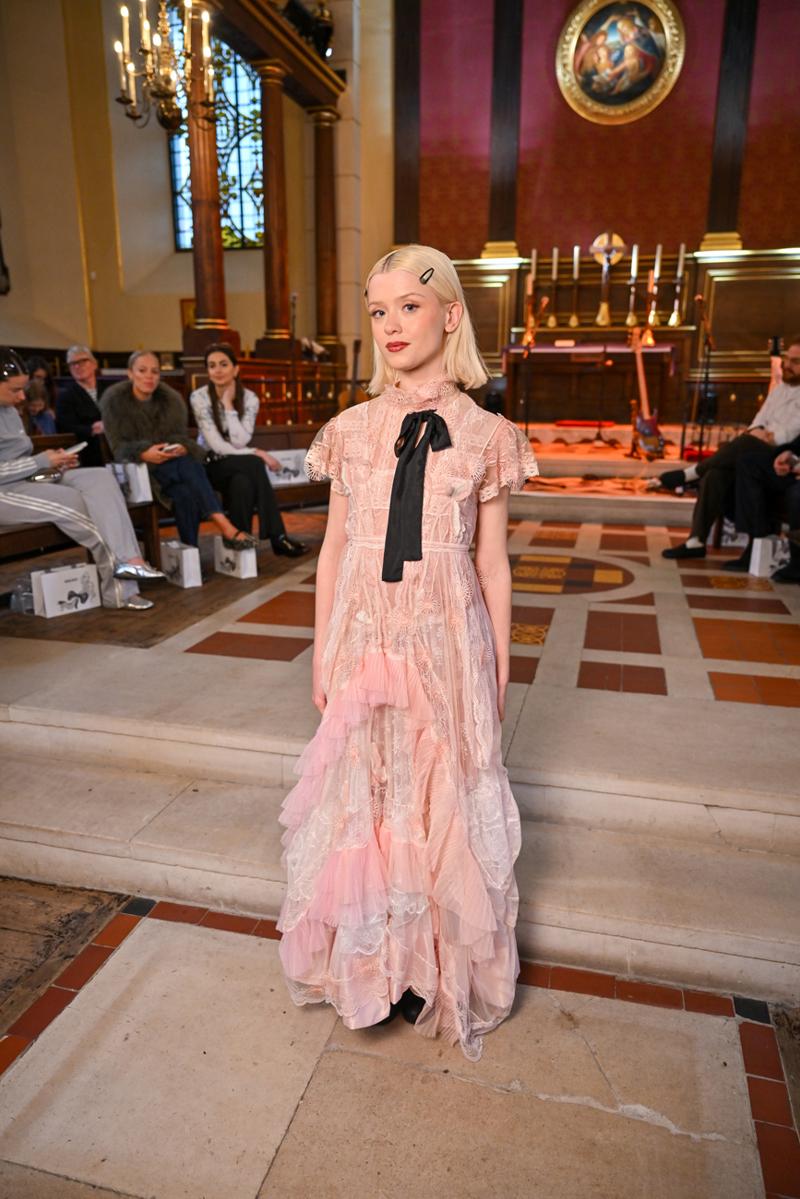 Londra'da Bora Aksu Romantizmi