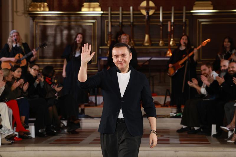 Londra'da Bora Aksu Romantizmi