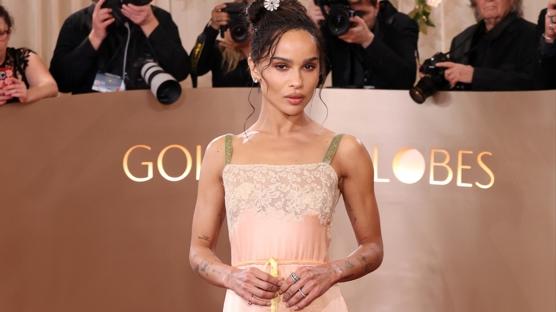 French Maniküre Puslu Bir Dokunuş: Cloudy French