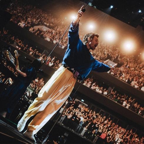 Harry Styles'tan Netflix'e Özel Bir Sahne Gecesi