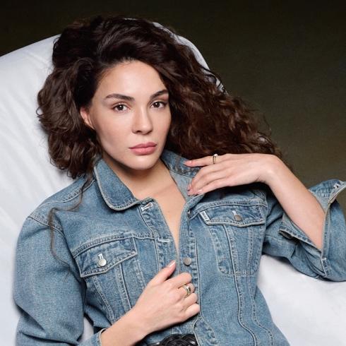 Köklerinden Gökyüzüne Uzanan Bir Dengede: Ebru Şahin