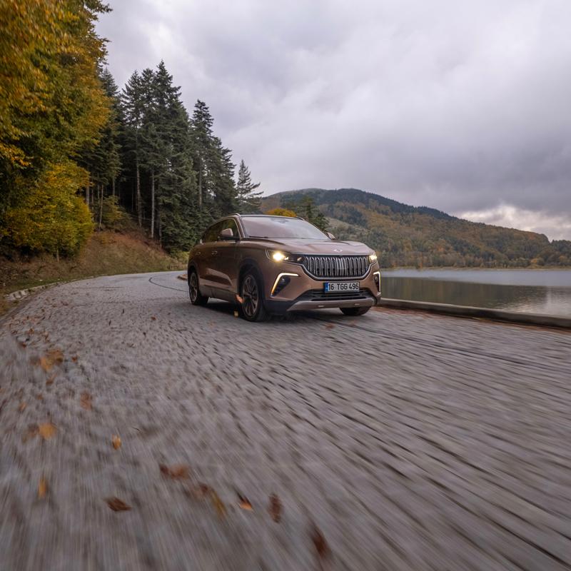 Yeni Nesil Otomobiller: Hangisi Gerçekten Mantıklı, Elektrik mi, Hibrit mi?