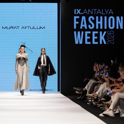 Güçlü Silüetlerin Ardındaki Kırılgan Hikâye