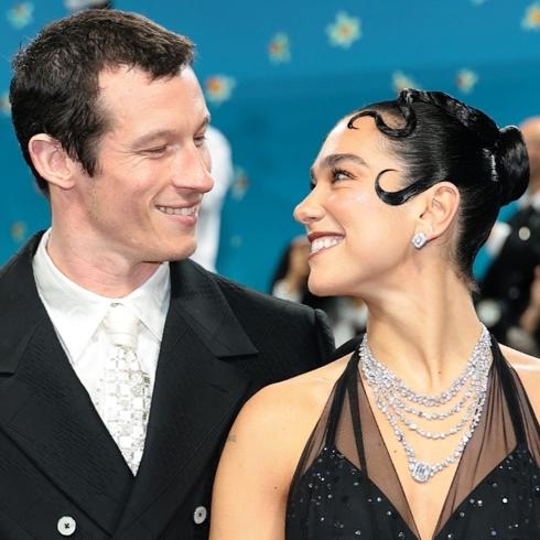 Dua Lipa ve Callum Turner'ın Londra'dan Palermo'ya Uzanan Düğün Hikayesi