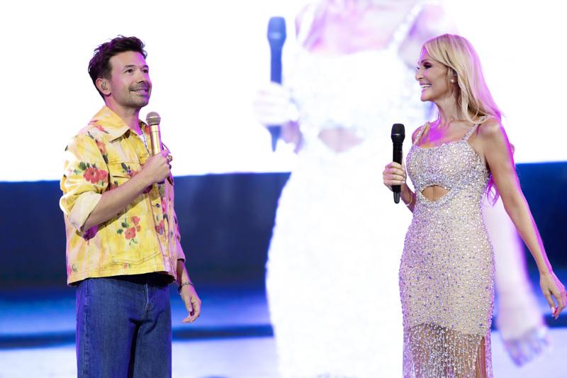 Natassa Theodoridou'nun Harbiye Konserinde Yalın Sürprizi
