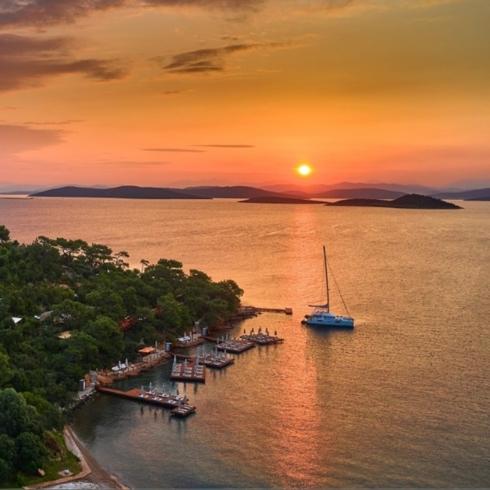 Bodrum Mekanları 2026: Yazın En İyi Restoran, Beach ve Yeni Adresleri