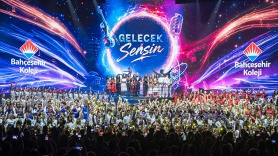 700 Öğrenci Geleceği Sahneye Taşıdı