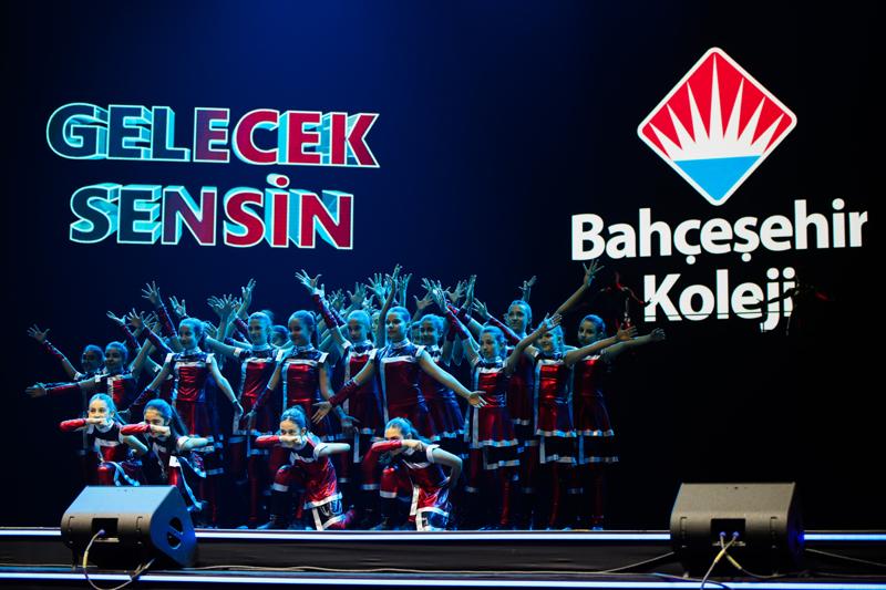 700 Öğrenci Geleceği Sahneye Taşıdı
