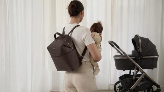 Seyahat Eden Ebeveynlerin Yeni Vazgeçilmezi: Şıklık ve Fonksiyonelliği Bir Araya Getiren Bebek Bakım Çantaları