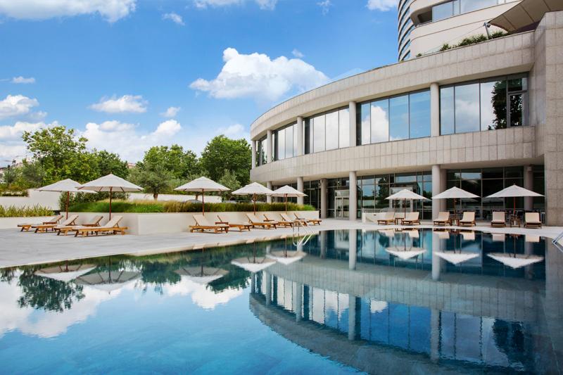 İstanbul Açık Havuz Rehberi: Bu Yaz Keşfedilecek 13 Adres