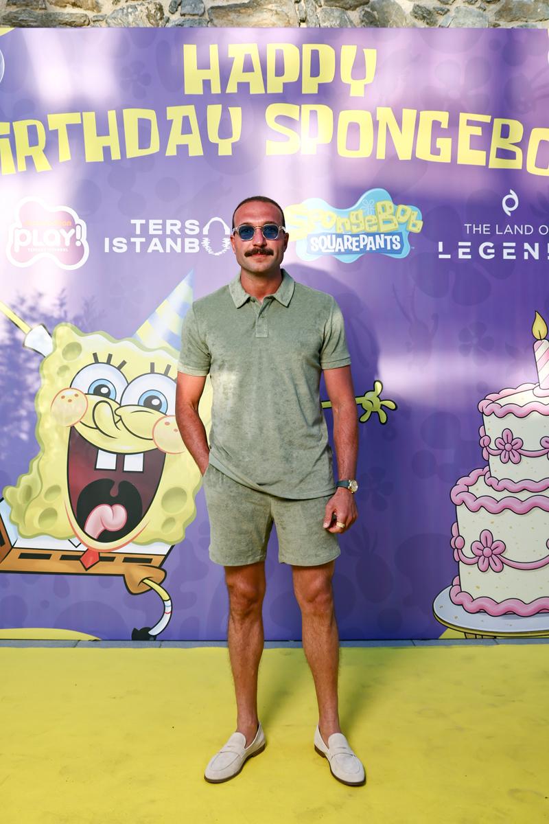 Sünger Bob'a Doğumgünü Kutlaması